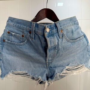 Levi's 501 Women's Jean Shorts | Size 28 | Classic and Timeless